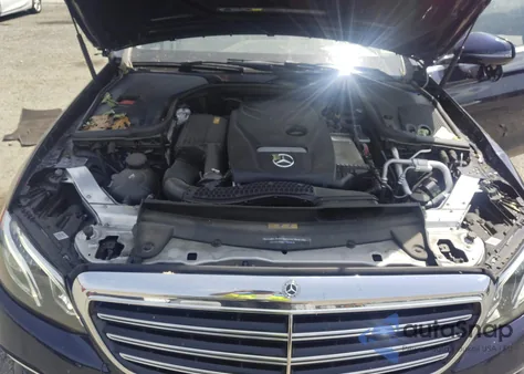 2019 Mercedes-Benz E 300 4Matic z USA, uszkodzony, nr VIN WDDZF4KB9KA630680